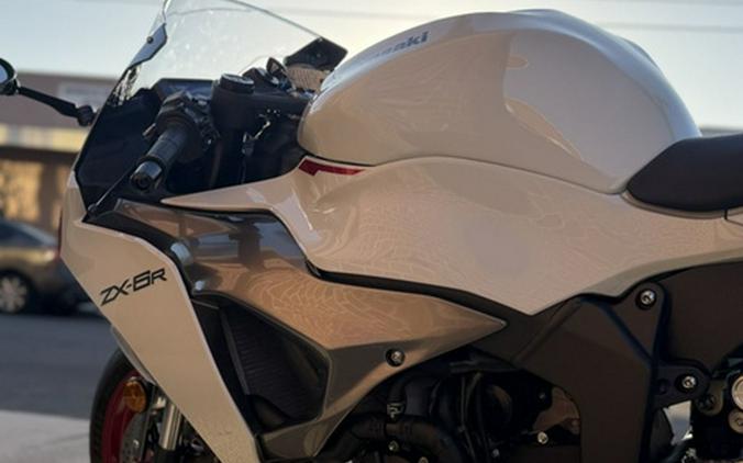 2024 Kawasaki Ninja ZX-6R ABS Pearl Robotic WhiteMetallic Graphite Gray