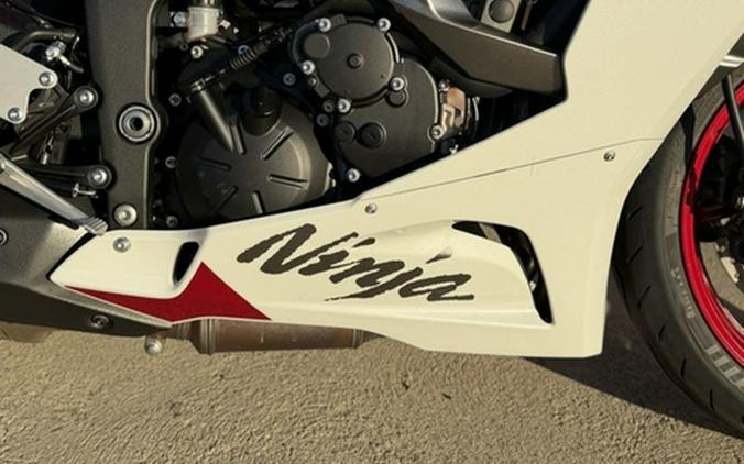 2024 Kawasaki Ninja ZX-6R ABS Pearl Robotic WhiteMetallic Graphite Gray