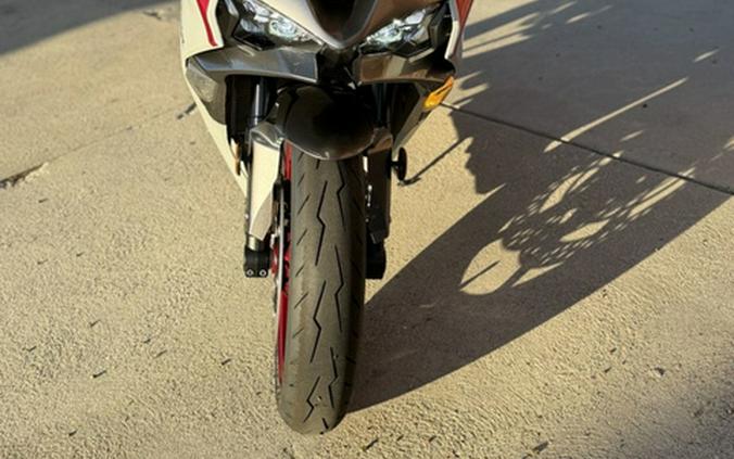 2024 Kawasaki Ninja ZX-6R ABS Pearl Robotic WhiteMetallic Graphite Gray