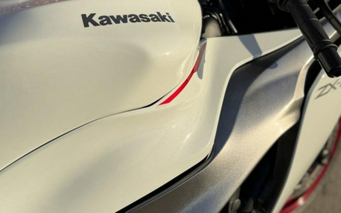 2024 Kawasaki Ninja ZX-6R ABS Pearl Robotic WhiteMetallic Graphite Gray