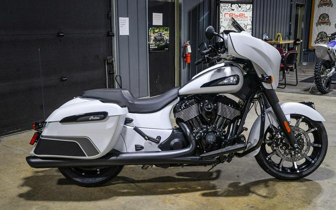 2024 Indian Motorcycle® Chieftain® Dark Horse® w/Powerband Audio Pkg Ghost White Metallic Smoke wit