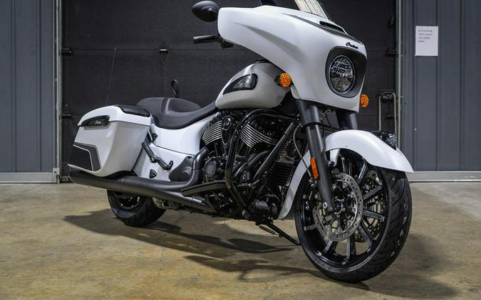 2024 Indian Motorcycle® Chieftain® Dark Horse® w/Powerband Audio Pkg Ghost White Metallic Smoke wit