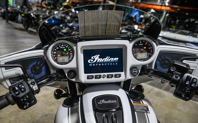 2024 Indian Motorcycle® Chieftain® Dark Horse® w/Powerband Audio Pkg Ghost White Metallic Smoke wit