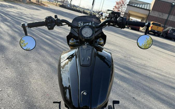 2026 Indian Motorcycle® 101 Scout® Black Crystal with Super Graphite