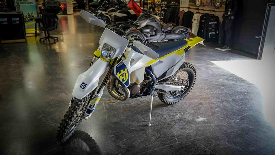 2023 Husqvarna® F2475W7