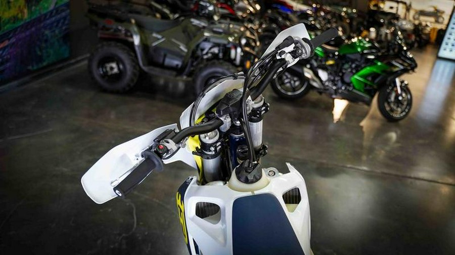 2023 Husqvarna® F2475W7