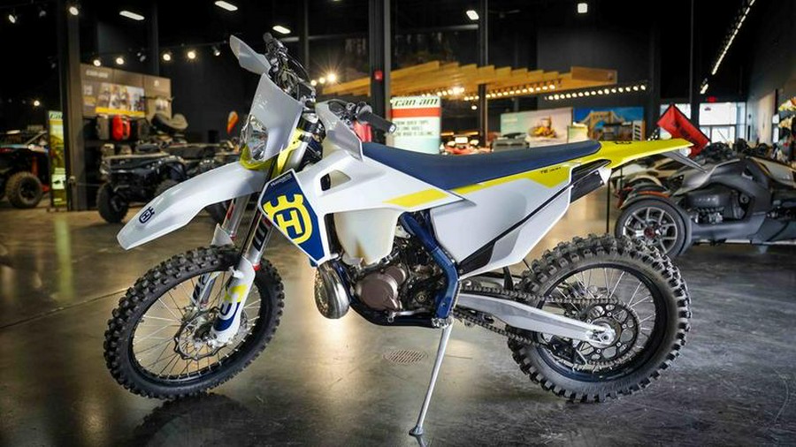 2023 Husqvarna® F2475W7
