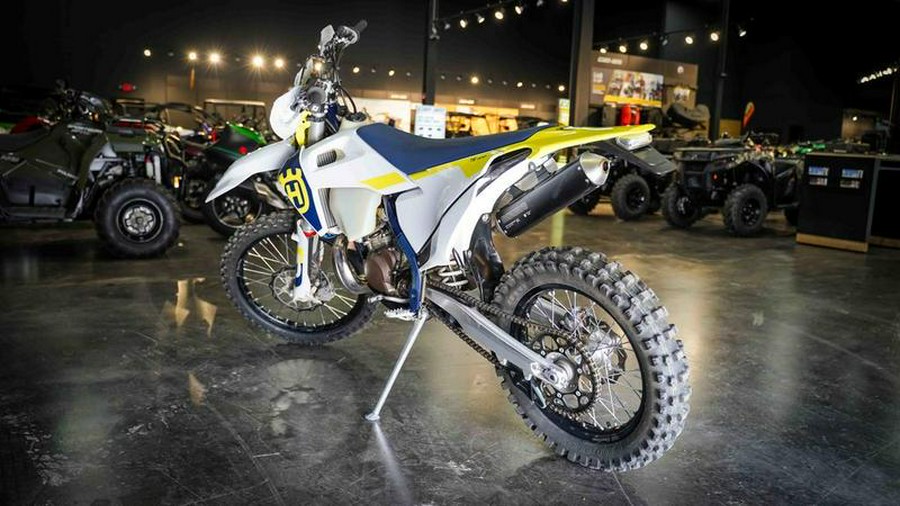 2023 Husqvarna® F2475W7