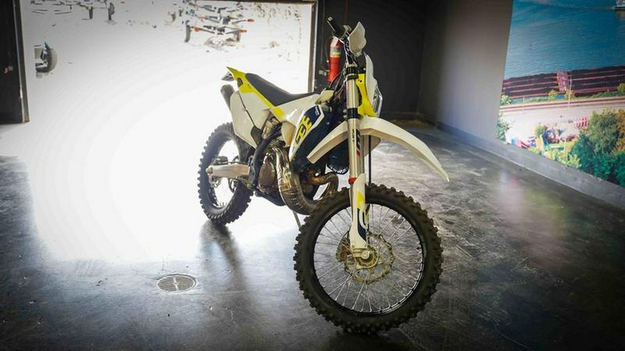 2023 Husqvarna® F2475W7