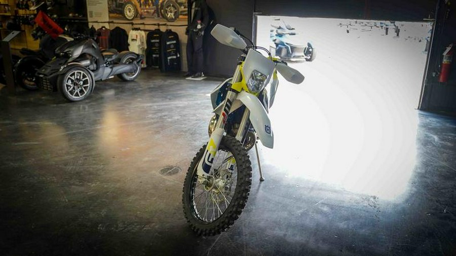 2023 Husqvarna® F2475W7