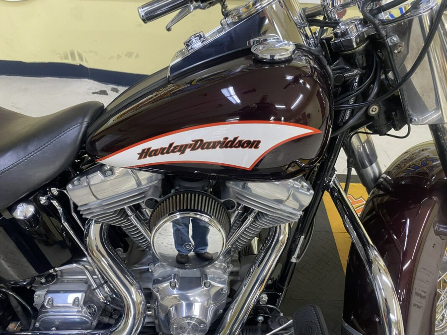 2006 Harley-Davidson Heritage Softail® Classic Black Cherry Pearl