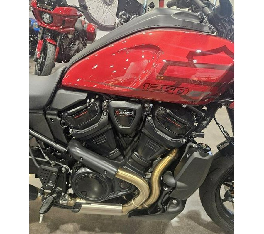 2025 Harley-Davidson® RA1250ST - Pan America® 1250 ST