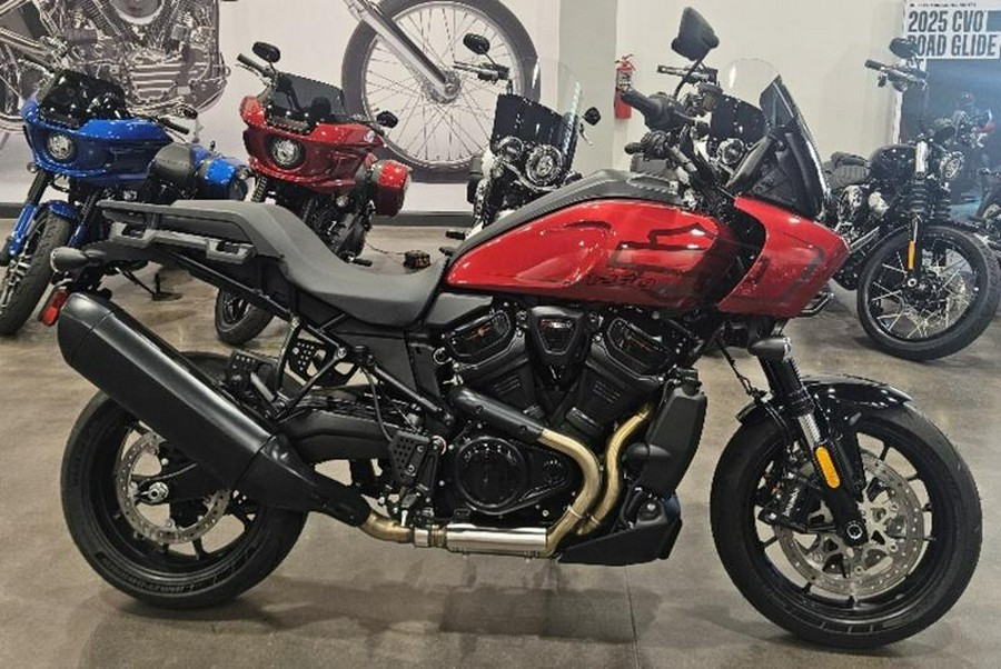 2025 Harley-Davidson® RA1250ST - Pan America® 1250 ST