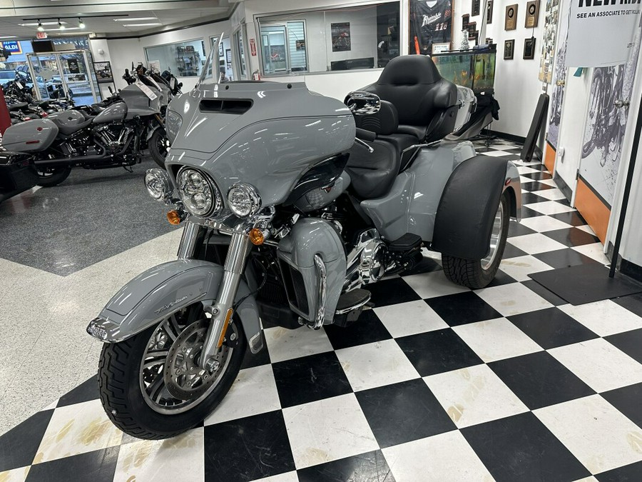 2024 Harley-Davidson® Tri Glide® Ultra Billiard Gray