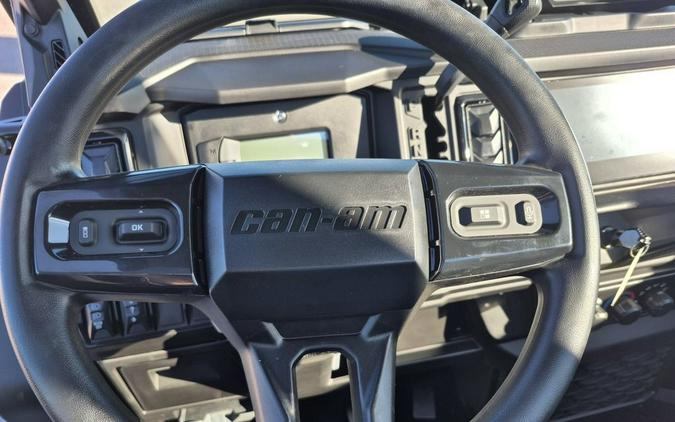 2026 Can-Am® Defender XT CAB HD11 With 10.25 in.display
