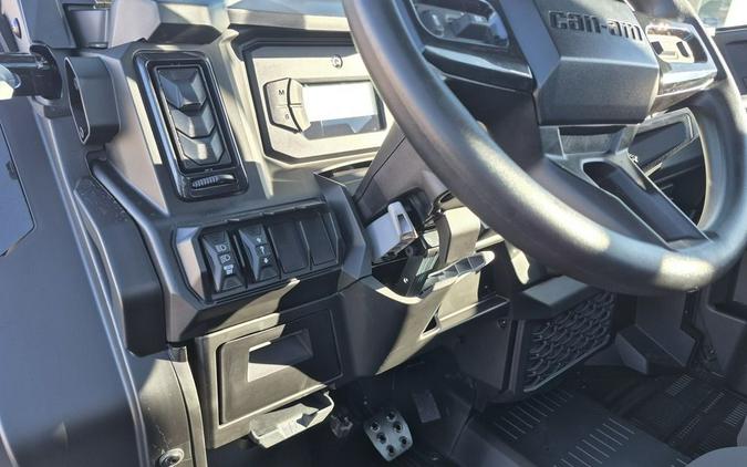 2026 Can-Am® Defender XT CAB HD11 With 10.25 in.display