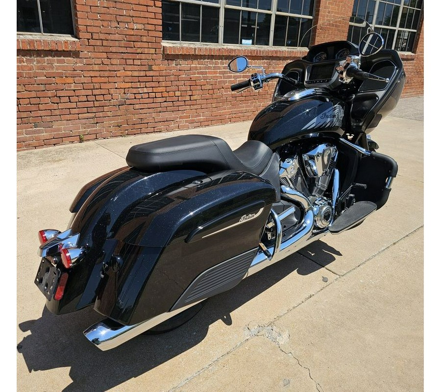 2020 Indian Motorcycle® Challenger Limited Thunder Black Pearl