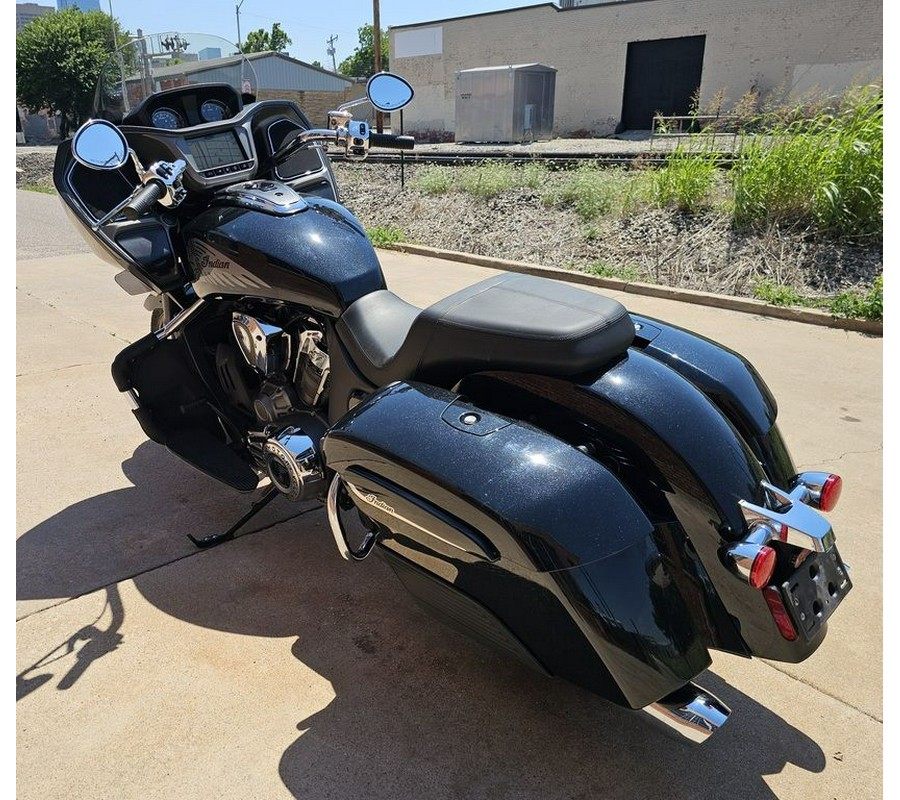 2020 Indian Motorcycle® Challenger Limited Thunder Black Pearl