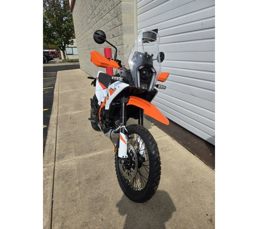2025 KTM Adventure 390 R