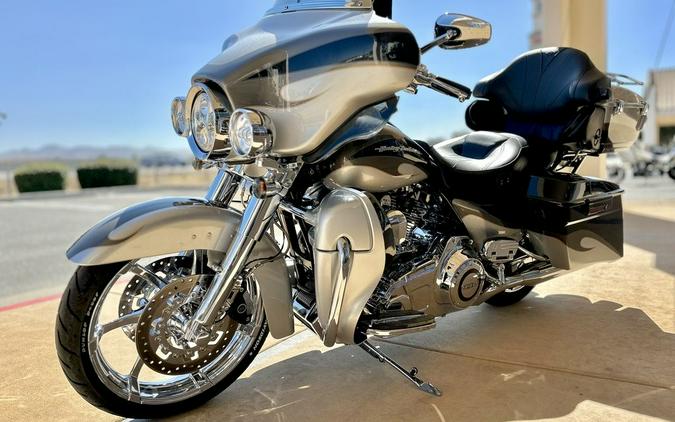 2013 Harley-Davidson® FLHTCUSE8 - CVO™ Ultra Classic® Electra Glide®