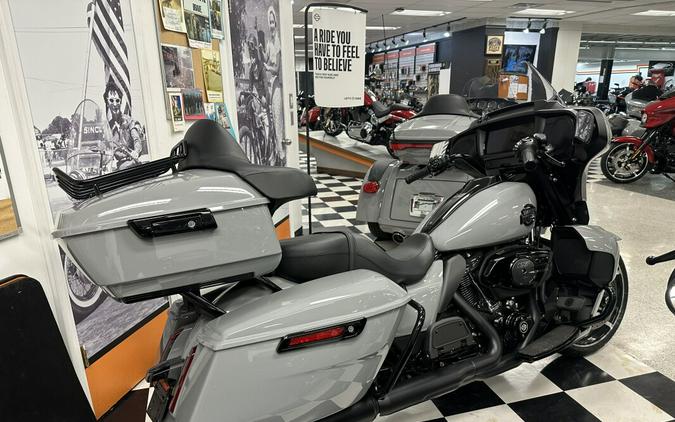2025 Harley-Davidson® Street Glide® Ultra Billiard Gray - Black Finish