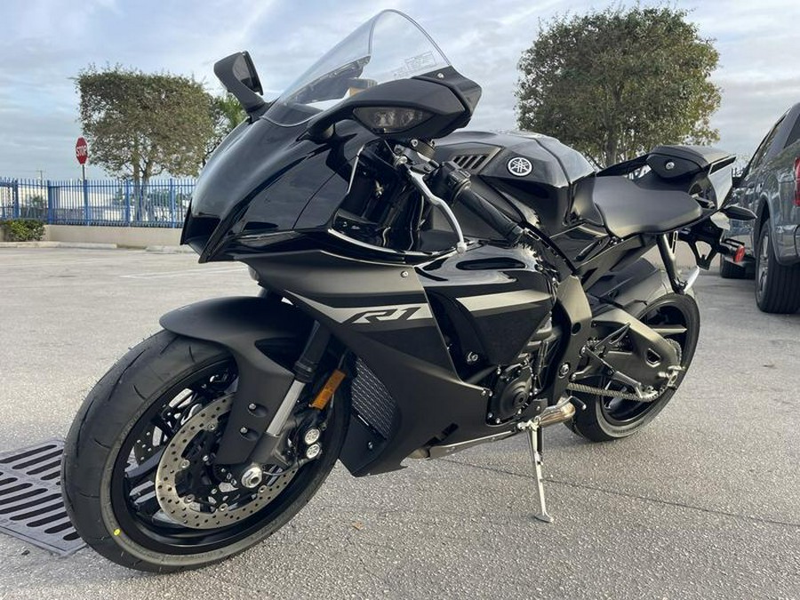 2024 Yamaha YZF-R1