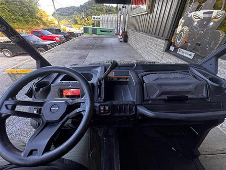 2023 Can-Am Defender MAX DPS HD9