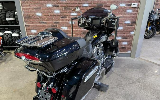 2021 Indian Motorcycle® Roadmaster® Limited Thunder Black Azure Crystal