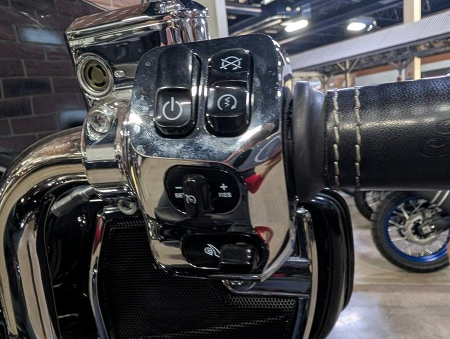 2021 Indian Motorcycle® Roadmaster® Limited Thunder Black Azure Crystal