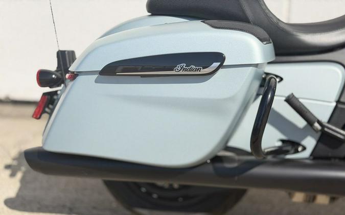 2025 Indian Challenger Dark Horse Frost Silver Smoke