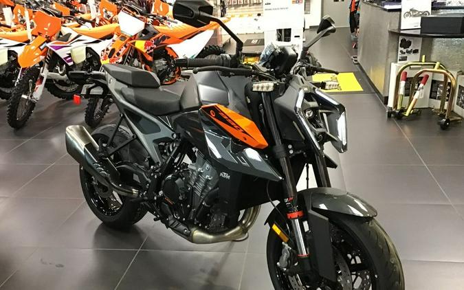 2024 KTM 990 Duke