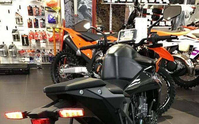 2024 KTM 990 Duke