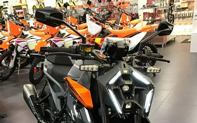 2024 KTM 990 Duke