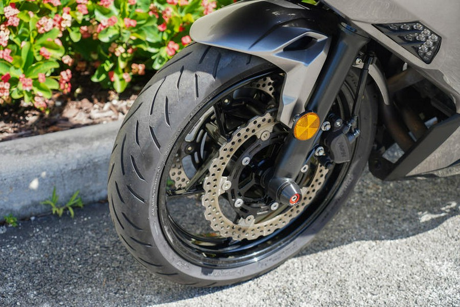 2021 Kawasaki Ninja® 650 ABS Metallic Graphite Gray/Metallic Spark Black