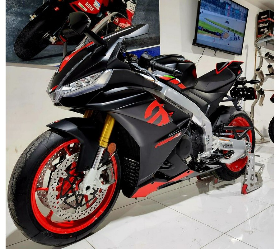 2024 Aprilia® RSV4 1100