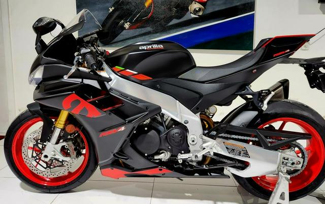 2024 Aprilia® RSV4 1100