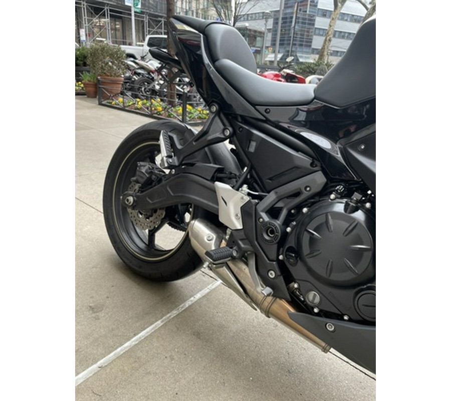 2024 Kawasaki Ninja 650 Metallic Matte Dark GrayMetallic Spark