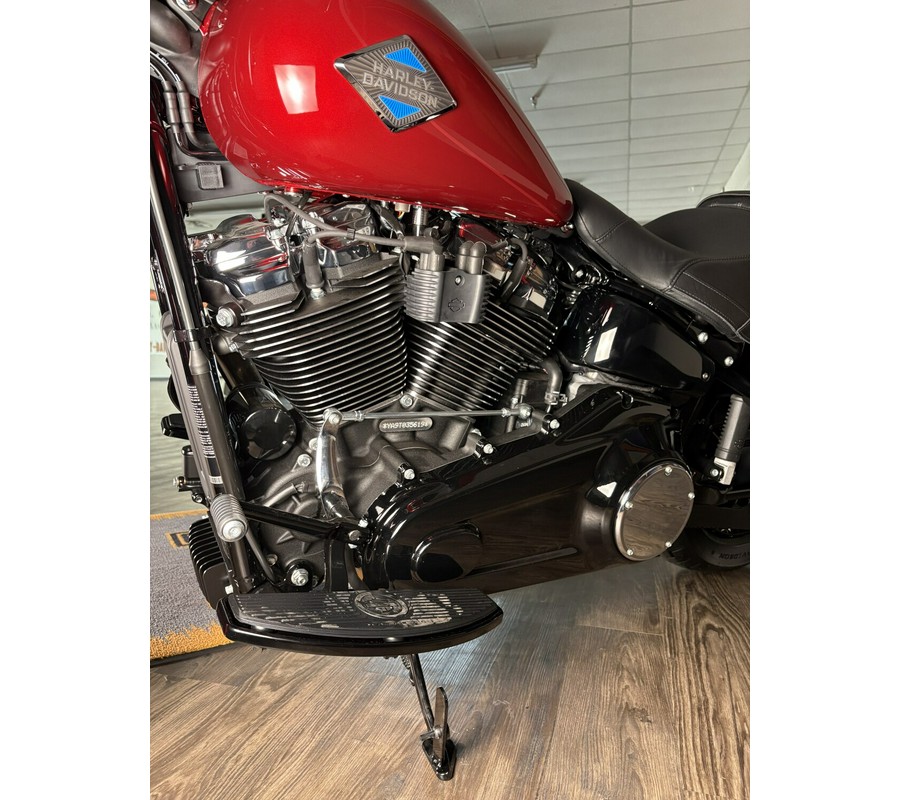 2026 Harley-Davidson® Heritage Classic Brilliant Red Black Laced Wheels