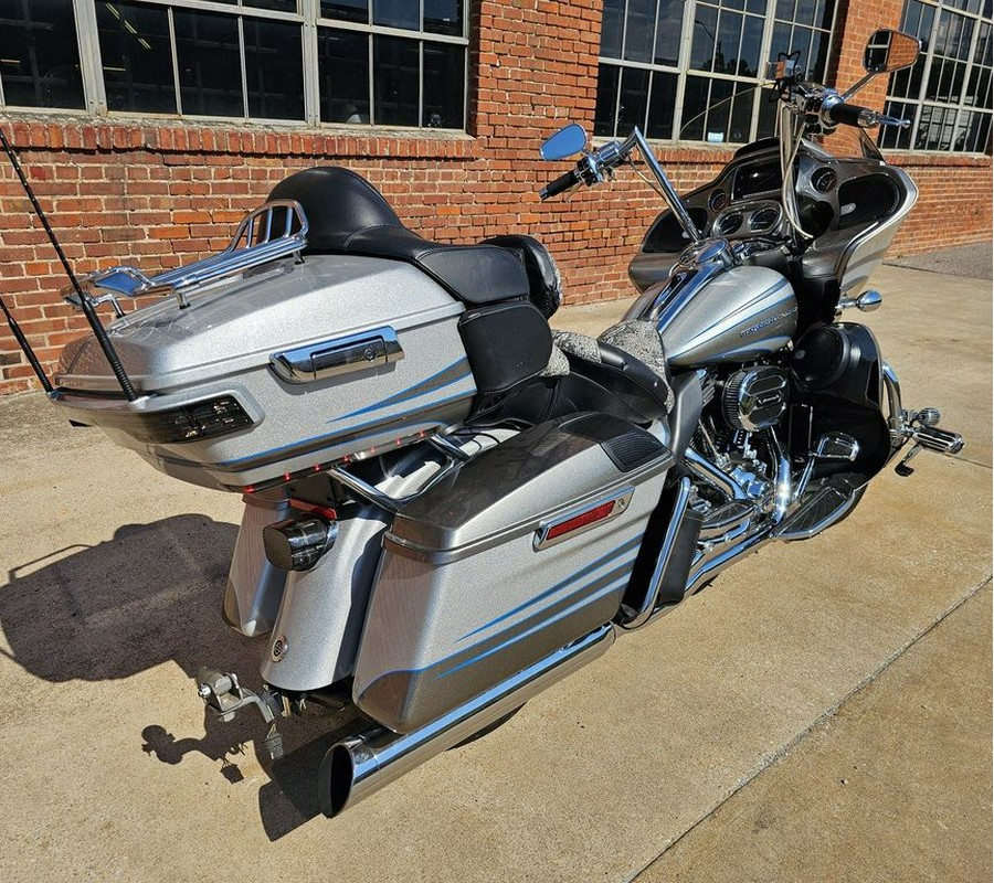 2016 Harley-Davidson® FLTRUSE - CVO™ Road Glide Ultra®