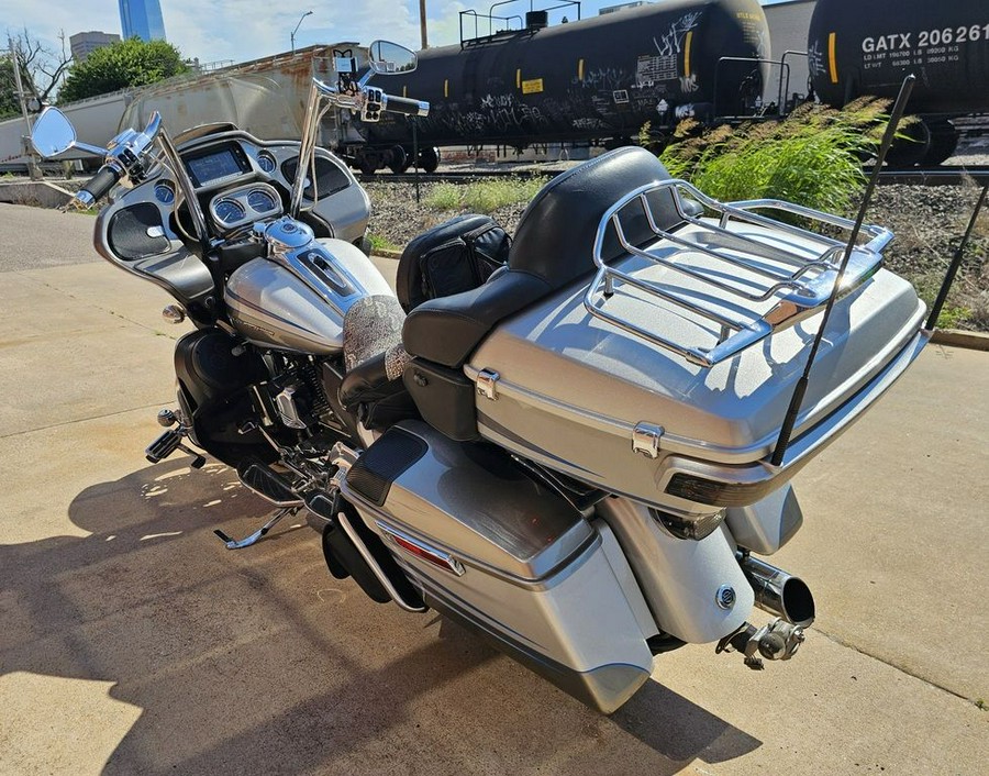 2016 Harley-Davidson® FLTRUSE - CVO™ Road Glide Ultra®