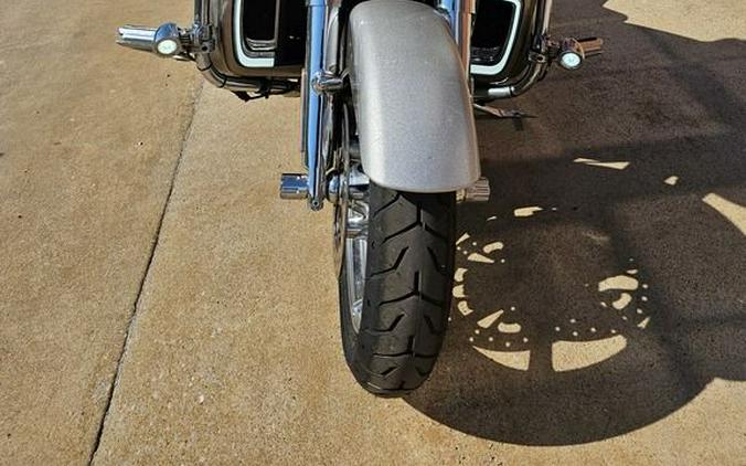 2016 Harley-Davidson® FLTRUSE - CVO™ Road Glide Ultra®