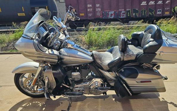 2016 Harley-Davidson® FLTRUSE - CVO™ Road Glide Ultra®