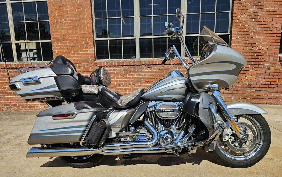 2016 Harley-Davidson® FLTRUSE - CVO™ Road Glide Ultra®