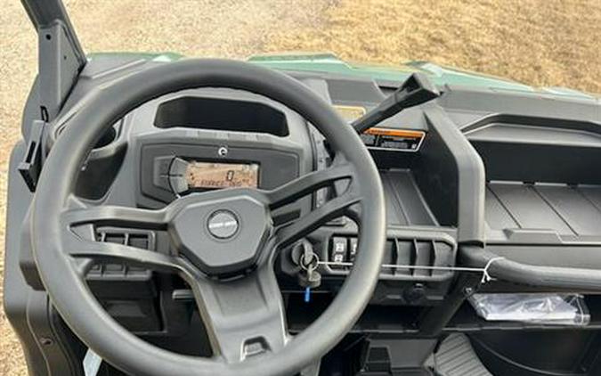 2025 Can-Am Defender DPS HD7