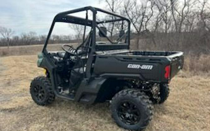 2025 Can-Am Defender DPS HD7