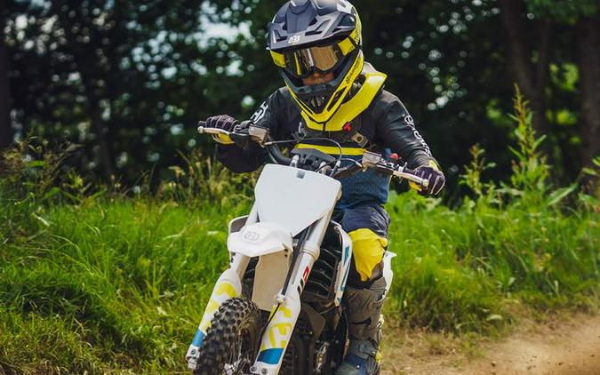 2023 Husqvarna® EE3