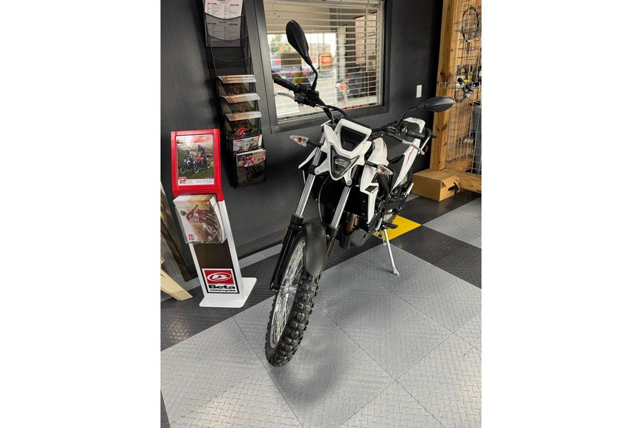 2026 Beta Motorcycles Beta 350 ALP 4.0