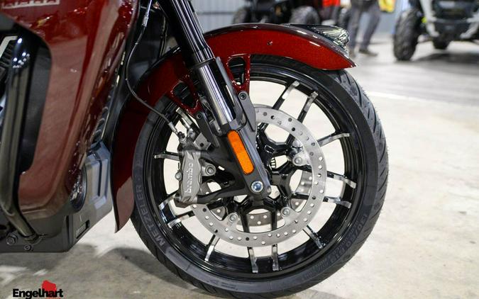 2026 Indian Motorcycle Pursuit® Dark Horse® with 112 and Powerband Audio Package