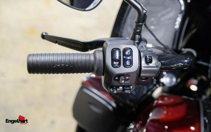 2026 Indian Motorcycle Pursuit® Dark Horse® with 112 and Powerband Audio Package