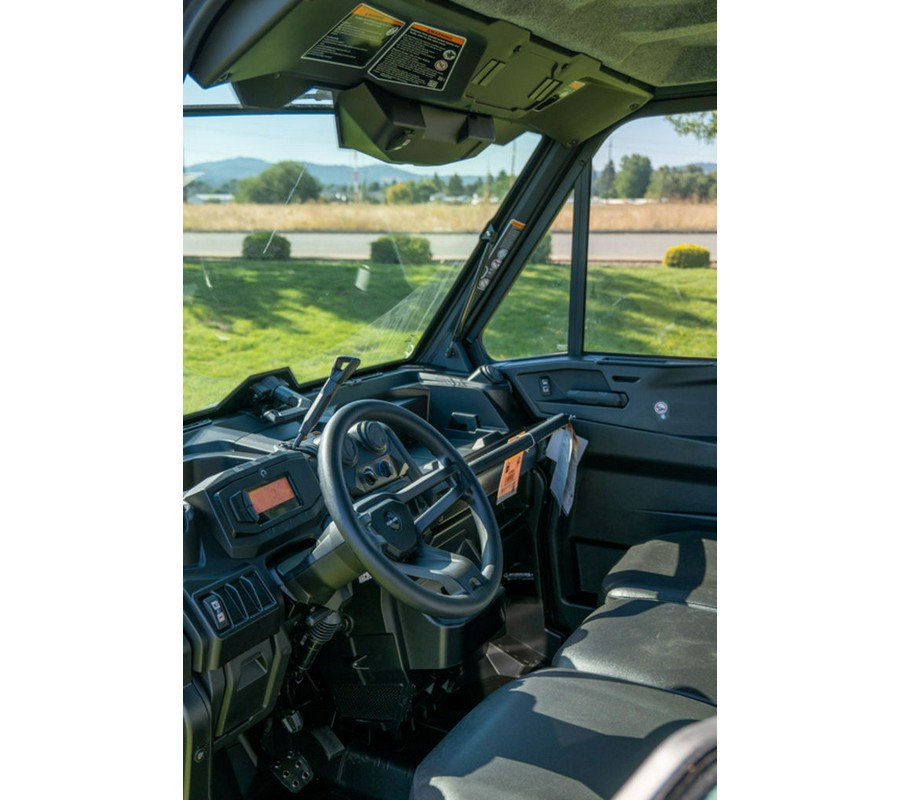 2025 Can-Am™ Defender DPS CAB HD9